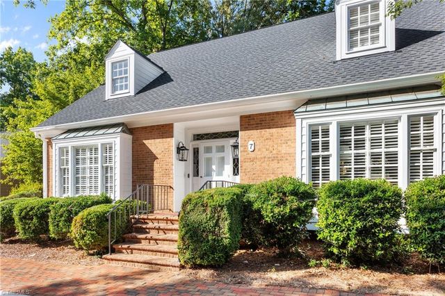 7 Ashton Square, Greensboro, NC 27408