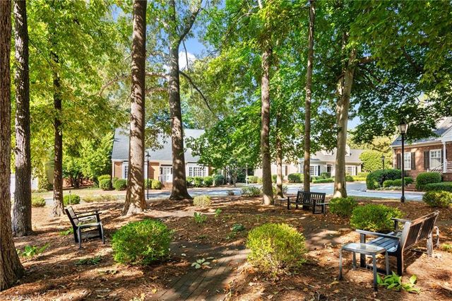 7 Ashton Square, Greensboro, NC 27408