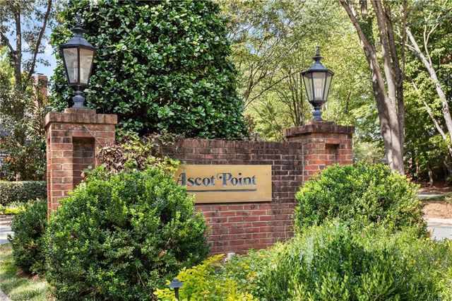 7 Ashton Square, Greensboro, NC 27408