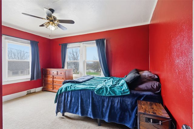 1602 E 32nd Court, Des Moines, IA 50317