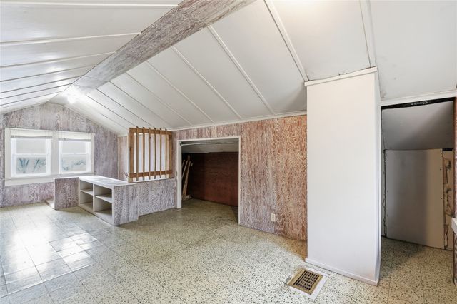 1602 E 32nd Court, Des Moines, IA 50317