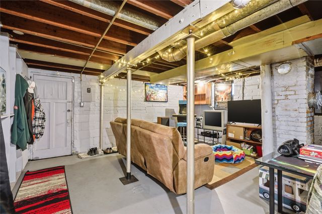 1602 E 32nd Court, Des Moines, IA 50317