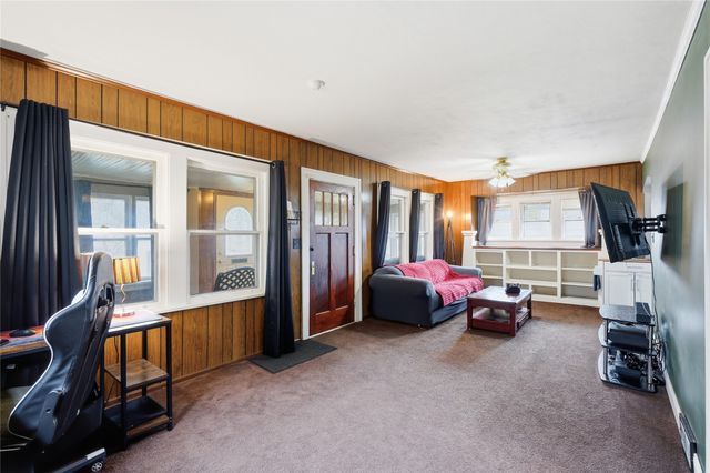 1602 E 32nd Court, Des Moines, IA 50317