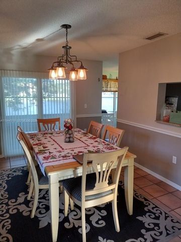 14531 Hickory Ct, Davie, FL 33325