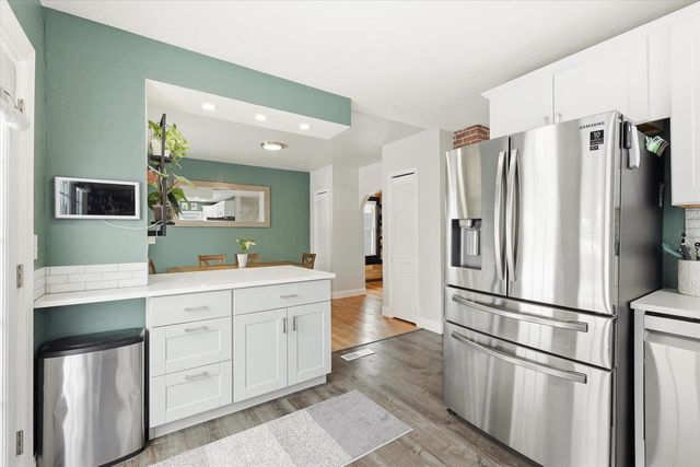 727 N BENNETT STREET, Appleton, WI 54914