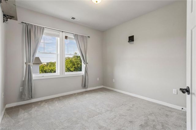 7922 Shore Dr Apt 303, Norfolk, VA 23518