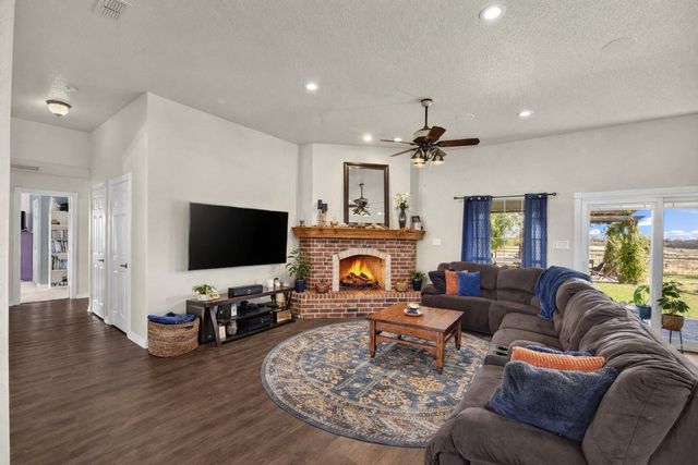 737 County Road 4699, Boyd, TX 76023