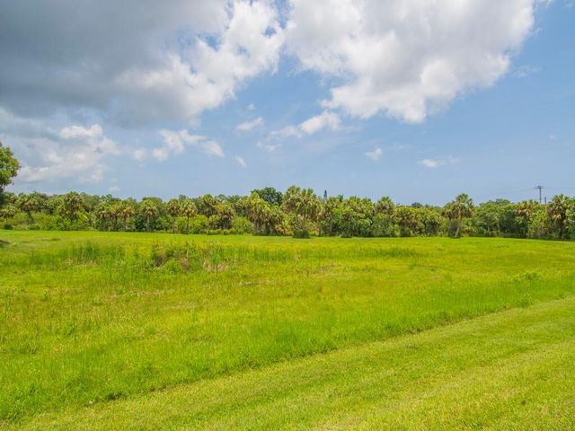 2536 Creekside Drive, Fort Pierce, FL 34981