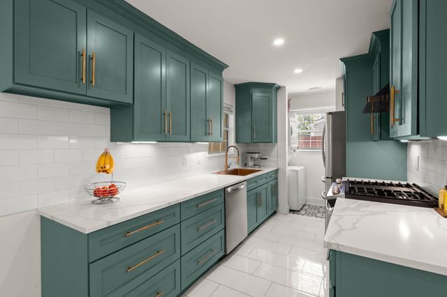 31 Woodleaf Court, Charleston, SC 29407