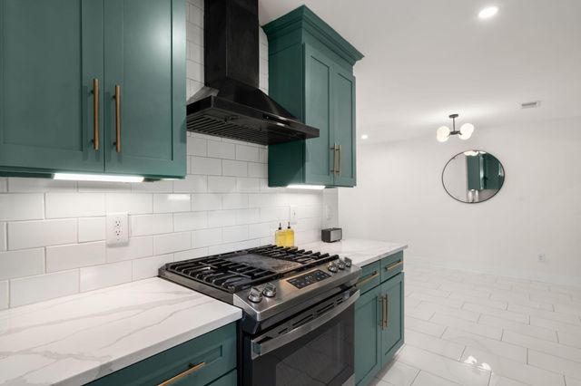 31 Woodleaf Court, Charleston, SC 29407