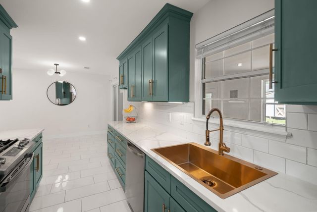 31 Woodleaf Court, Charleston, SC 29407