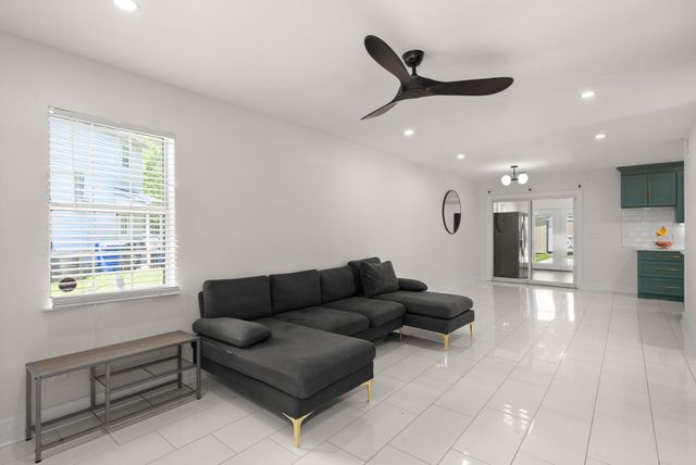 31 Woodleaf Court, Charleston, SC 29407