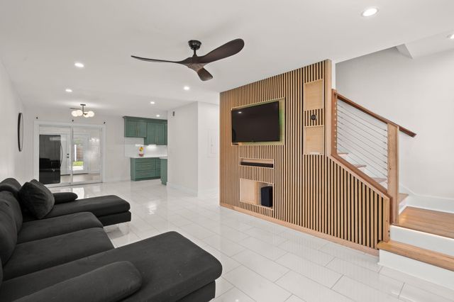 31 Woodleaf Court, Charleston, SC 29407