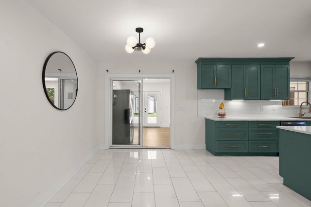 31 Woodleaf Court, Charleston, SC 29407