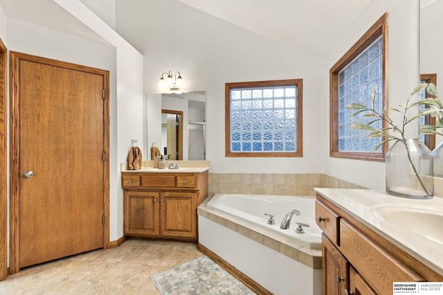 18655 Van Camp Drive, Omaha, NE 68136