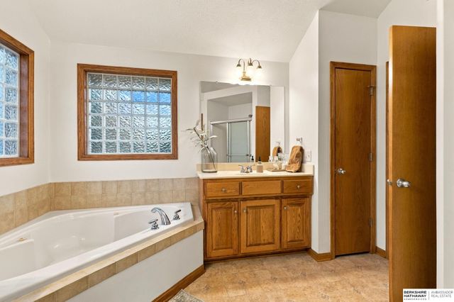 18655 Van Camp Drive, Omaha, NE 68136