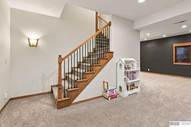 18655 Van Camp Drive, Omaha, NE 68136