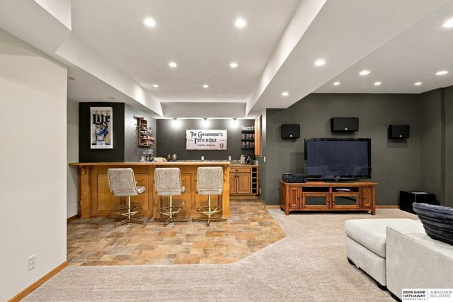 18655 Van Camp Drive, Omaha, NE 68136