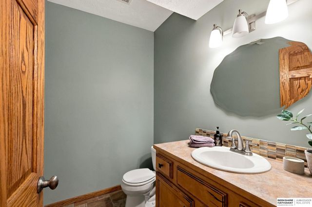 18655 Van Camp Drive, Omaha, NE 68136