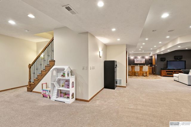 18655 Van Camp Drive, Omaha, NE 68136