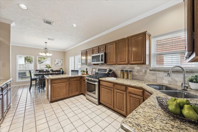 2614 Lakeway Drive, Seabrook, TX 77586