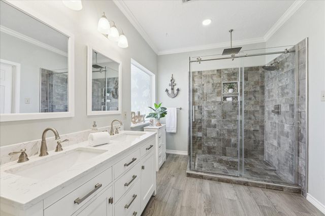 2614 Lakeway Drive, Seabrook, TX 77586