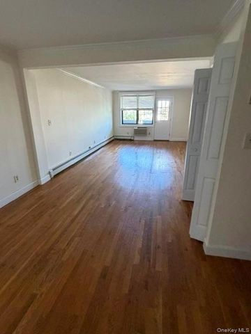 101 Jackson Avenue 2J, Mineola, NY 11501