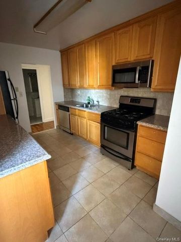 101 Jackson Avenue 2J, Mineola, NY 11501