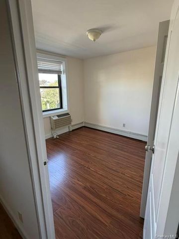 101 Jackson Avenue 2J, Mineola, NY 11501