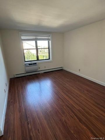 101 Jackson Avenue 2J, Mineola, NY 11501