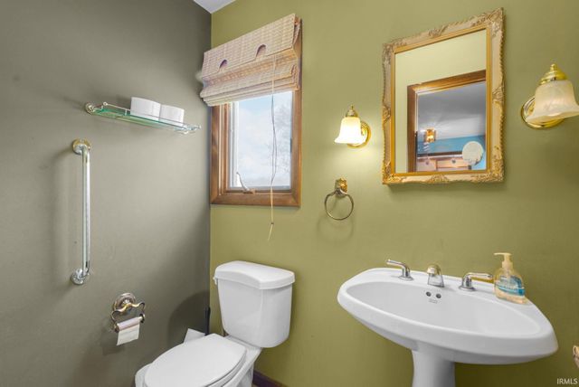 51522 Bridgewater Court, South Bend, IN 46637