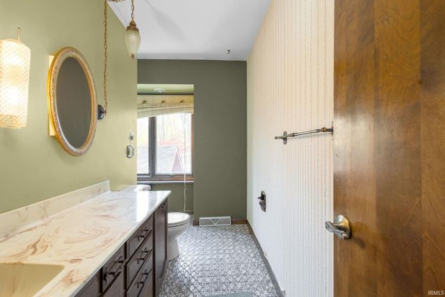 51522 Bridgewater Court, South Bend, IN 46637