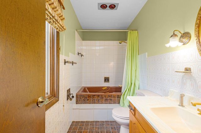 51522 Bridgewater Court, South Bend, IN 46637