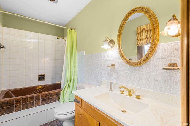51522 Bridgewater Court, South Bend, IN 46637