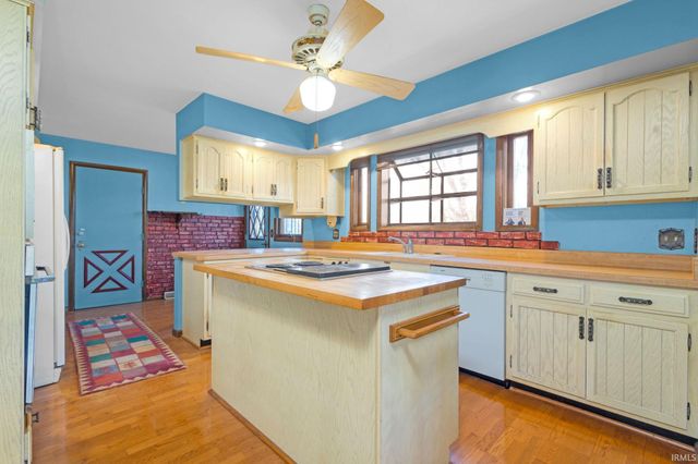 51522 Bridgewater Court, South Bend, IN 46637