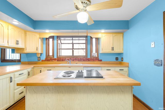 51522 Bridgewater Court, South Bend, IN 46637
