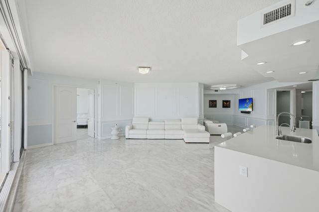 2900 N Highway, Hutchinson Island, FL 34949