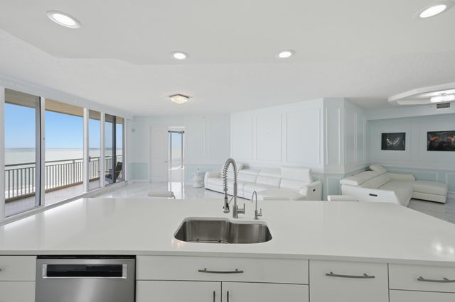 2900 N Highway, Hutchinson Island, FL 34949