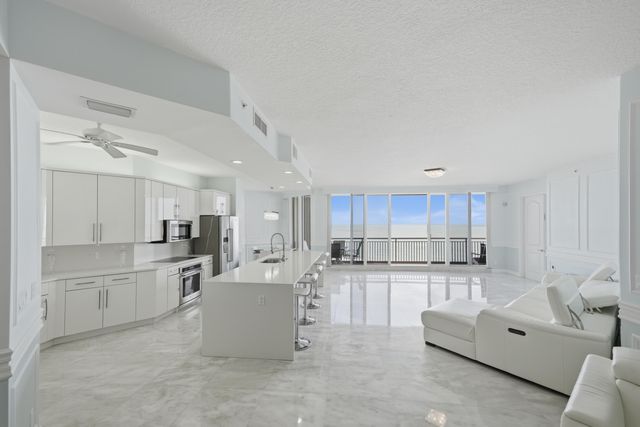 2900 N Highway, Hutchinson Island, FL 34949