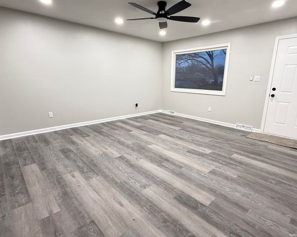 201 E Russ Avenue, Mishawaka, IN 46545