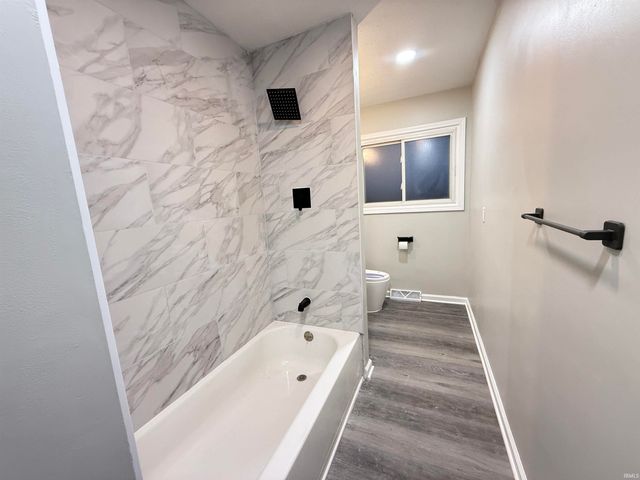 201 E Russ Avenue, Mishawaka, IN 46545