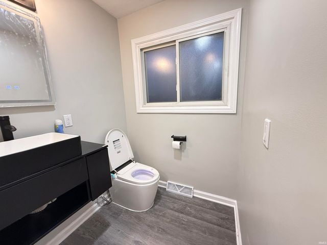 201 E Russ Avenue, Mishawaka, IN 46545