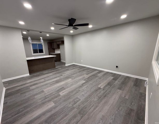 201 E Russ Avenue, Mishawaka, IN 46545