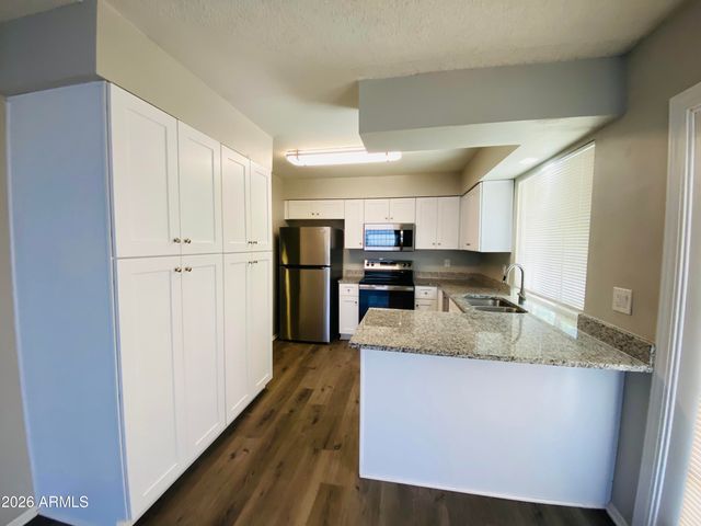 701 N COMANCHE Drive, Chandler, AZ 85224