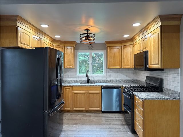 15 Baneberry Drive, Cranston, RI 02921