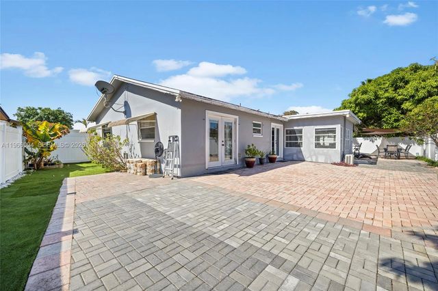 22658 SW 65th Cir, Boca Raton, FL 33428