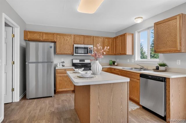 7460 Kensington Drive, Ypsilanti, MI 48197