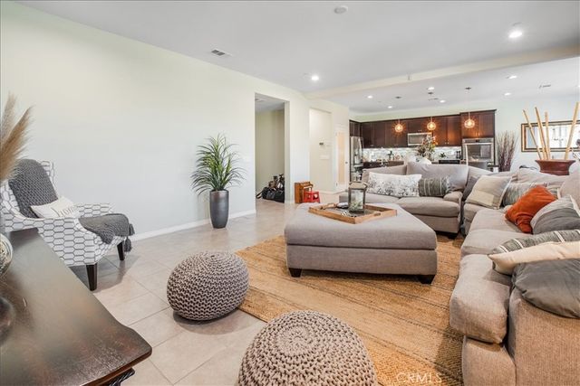 27323 Ardella Place, Saugus, CA 91350