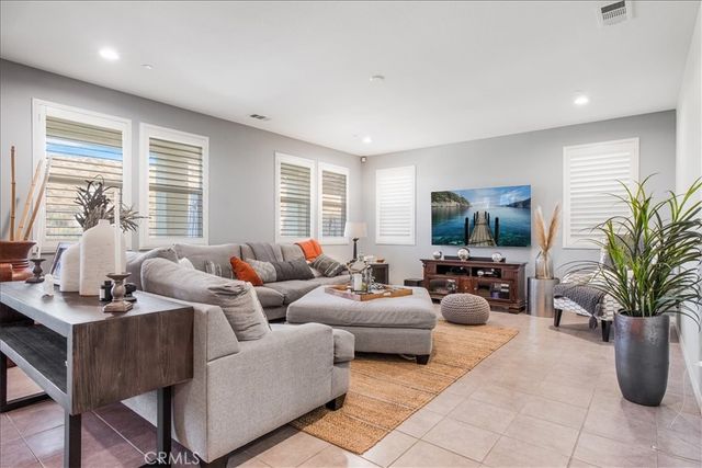 27323 Ardella Place, Saugus, CA 91350