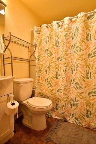 1 Sherwood Dr, Rockport, TX 78382